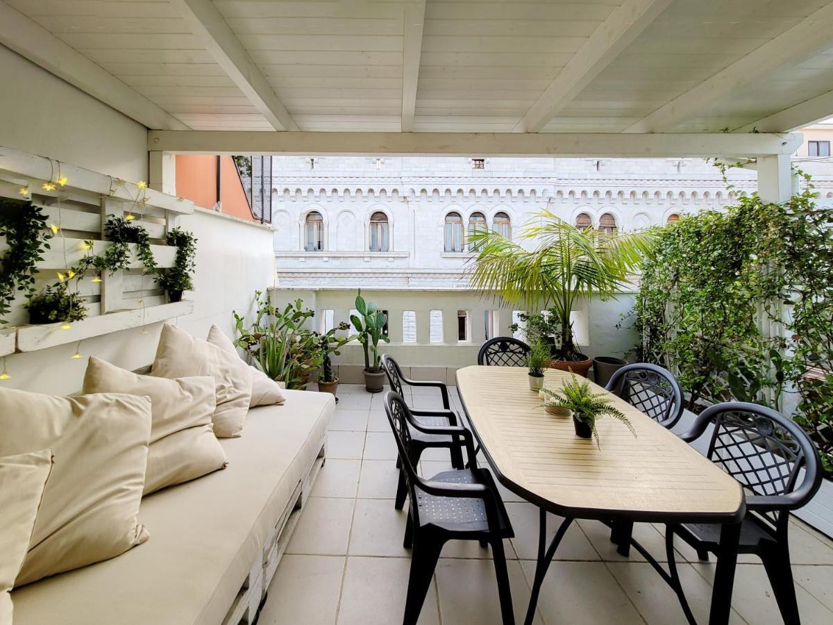 Penthouse In The Heart Of Bari With Terrace Leilighet Eksteriør bilde