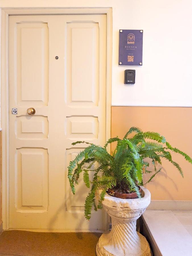 Penthouse In The Heart Of Bari With Terrace Leilighet Eksteriør bilde