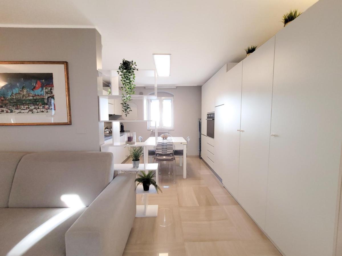 Penthouse In The Heart Of Bari With Terrace Leilighet Eksteriør bilde