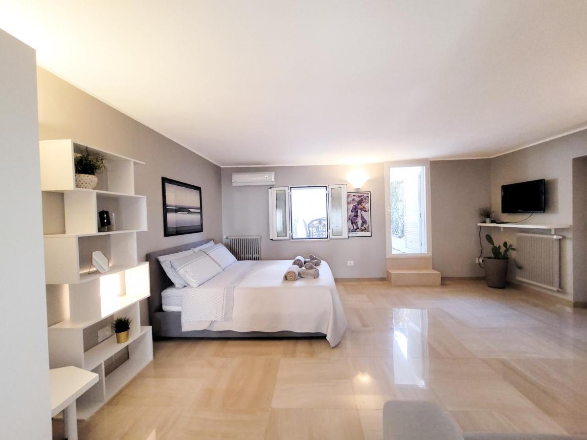 Penthouse In The Heart Of Bari With Terrace Leilighet Eksteriør bilde
