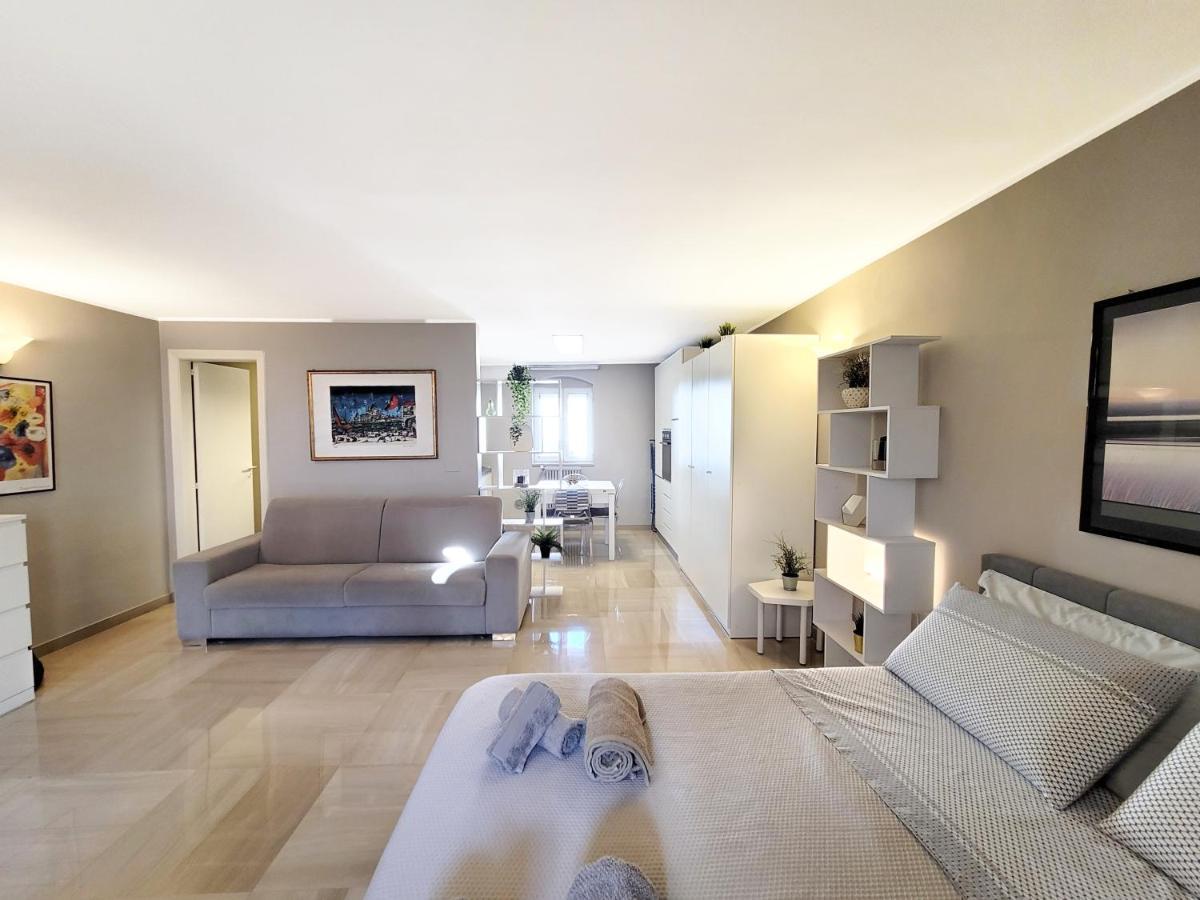 Penthouse In The Heart Of Bari With Terrace Leilighet Eksteriør bilde