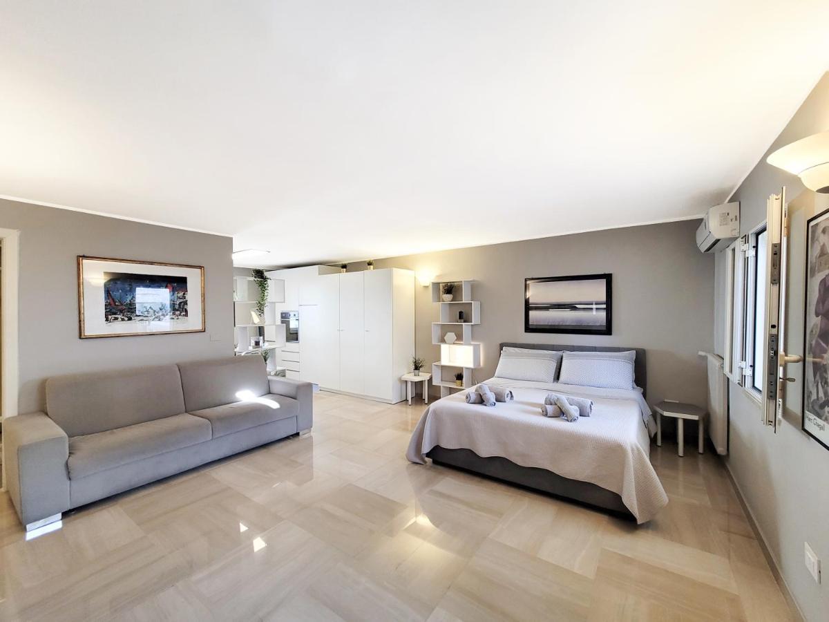 Penthouse In The Heart Of Bari With Terrace Leilighet Eksteriør bilde